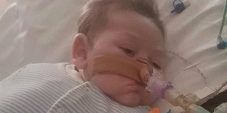 Закон о предоставлении гражданства больному малышу Чарли должен подписать Президент Трамп — СМИ