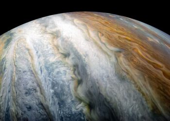 Ученые выяснили, почему облака на Юпитере разноцветные