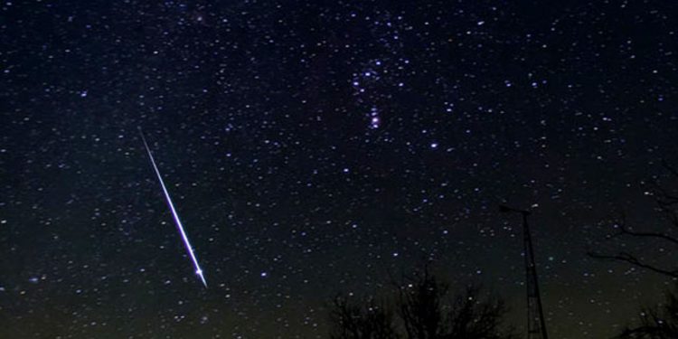 Яркие потоки метеоров можно будет увидеть в ясном ночном небе декабря