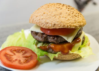 Реклама на ТВ повышает риск возникновения рака у подростков