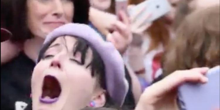 Лицо тьмы: Демонстрация в поддержку абортов в Ирландии