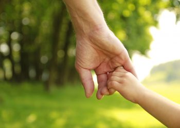 Британский суд передал ребёнка, чудом выжившего после аборта, на воспитание отцу