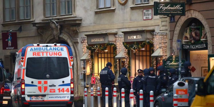 Неизвестные преступники напали на католическую церковь в Вене