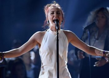 Христианская певица Лорен Дейгл получила шесть номинаций на премию Dove Awards