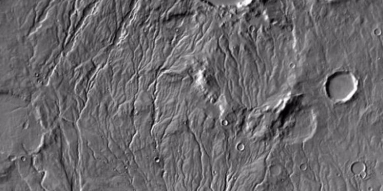 Таяние ледников на раннем Марсе привело к появлению древних долин и озерных котловин