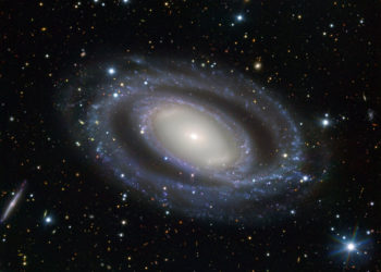 Астрофизики получили изображение необычной галактики с двойными элементами