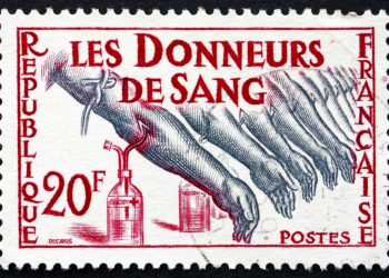 Франция отменит запрет на донорство крови гомосексуалов