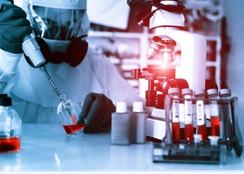 ВОЗ: Вирус Эбола унес жизни более двух тысяч человек