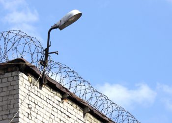 ФСИН предлагает не переводить осужденных подростков во взрослые колонии