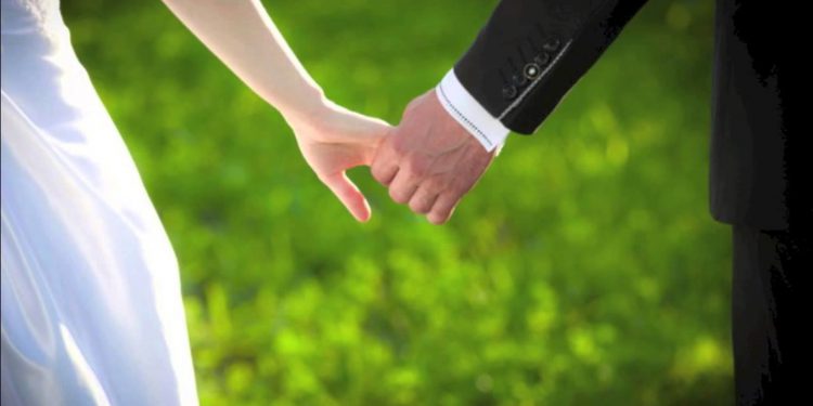 Исследование: Отсутствие добрачного секса увеличивает шансы на крепкую семью