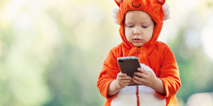 Дети со смартфонами: плюс или минус?