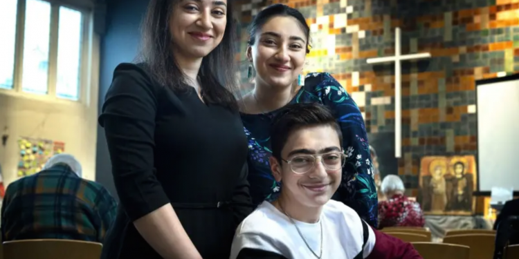 Протестантская церковь в Голландии победила государственную машину и спасла от депортации семью беженцев.