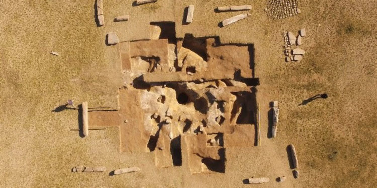 Археологи нашли в Монголии древний саркофаг наместника правителя Тюркского Каганата