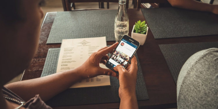 Исповедь современной мамы с зависимостью от смартфона