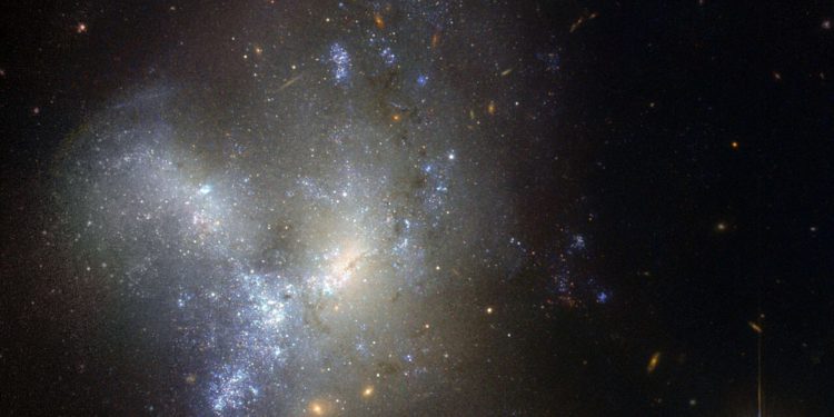 Телескоп «Хаббл» поймал момент слияния карликовых галактик