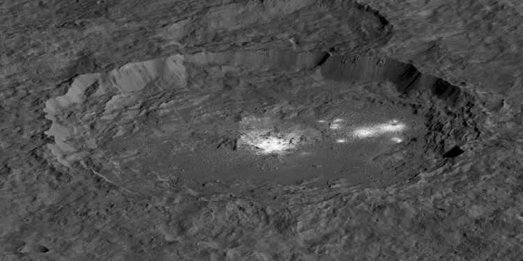 Ученые создали объемный снимок кратера Occator карликовой планеты Церера