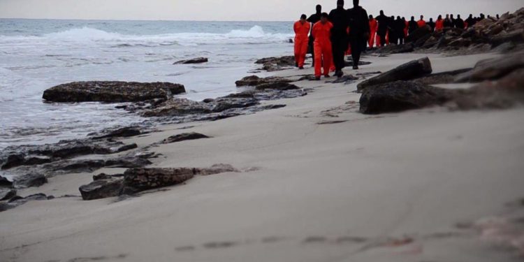 Террористы из «Исламского государства» казнили группу христиан