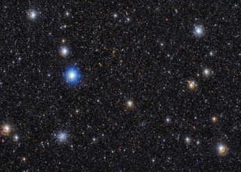Уникальный снимок колоссального звездного скопления опубликовала Южная европейская обсерватория
