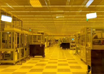 Первый в мире завод по выпуску гибкой электроники открылся в Троицке