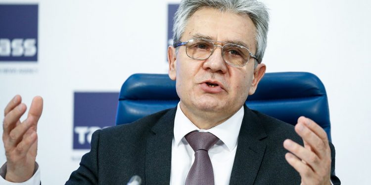 Россия почти подошла к пику коронавируса — глава РАН