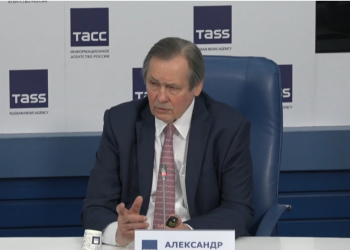 Российские врачи работают в период пандемии с максимальным напряжением — академик РАН