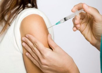 Прививка от кори и краснухи снижает шансы развития тяжелой коронавирусной инфекции