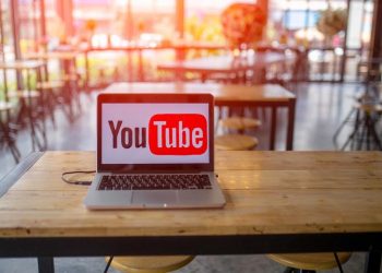 Сервис YouTube полностью удалил канал известного консервативного католического СМИ LifeSite