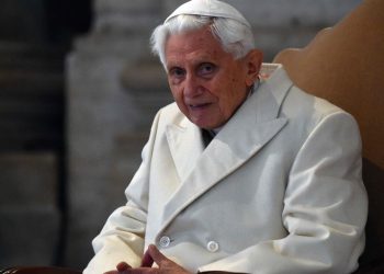 Бывший Папа Римский Бенедикт XVI опроверг теорию о том, что за его отставкой стоят внешние силы