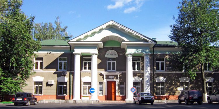 Фасад Центра им. Чумакова