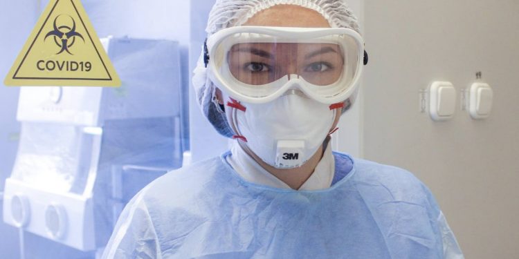 Разработчик вакцины “Ковивак” трудилась волонтером в “Коммунарке” c марта 2020 года