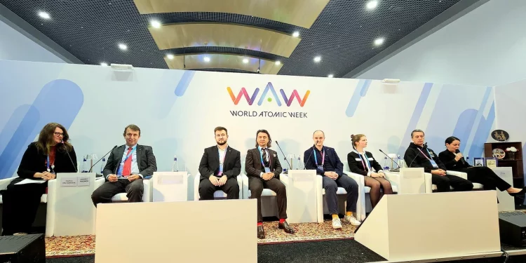 Воспитание нового поколение ученых в РФ обсудили на Всемирной атомной неделе